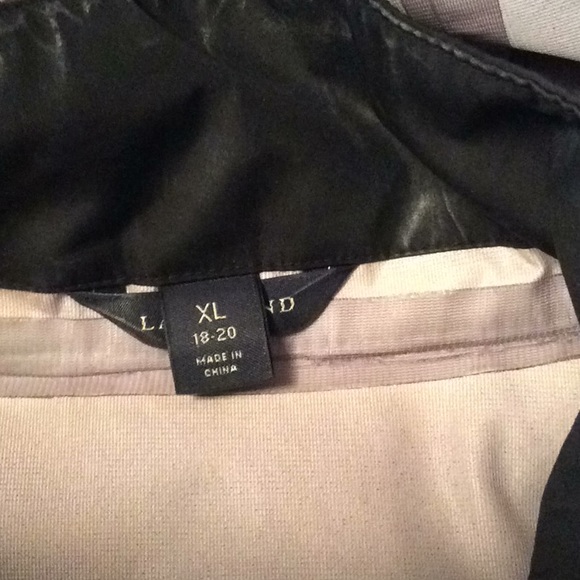 Lands’ End Women’s Rain Jacket ☔️ - Picture 5 of 13